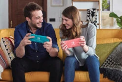 Nintendo Switch Lite Koraal + Pokémon Violet -Tech Winkel 1406441 10