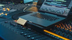 Samsung T7 Shield 1TB Zwart -Tech Winkel 1748576