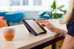 Kobo Libra 2 Wit + BlueBuilt Book Case Zwart -Tech Winkel 1939594