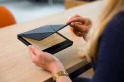 Kobo Libra 2 Wit + BlueBuilt Book Case Zwart -Tech Winkel 1939596